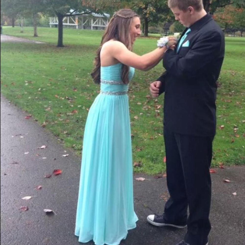 PROM DRESS - Picture 2 of 2